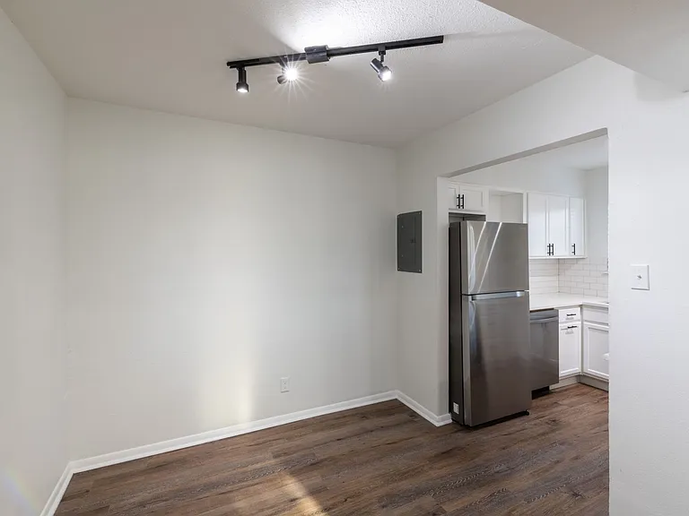 5921 Gaston Ave — Photo 6