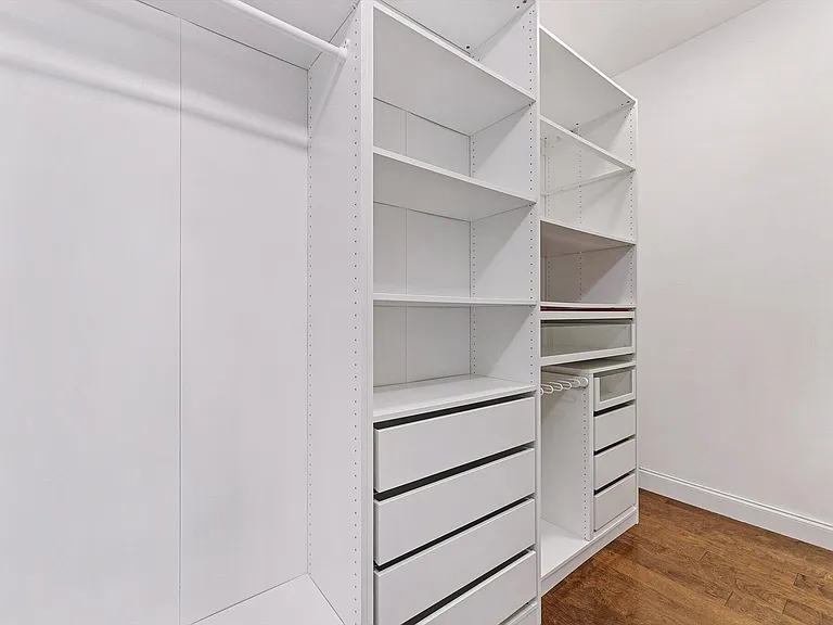 6884 Julia Gardens Dr — Photo 32