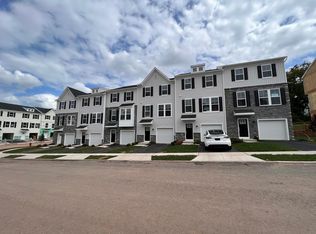 909 Magnolia Ln, Spring City, PA 19475