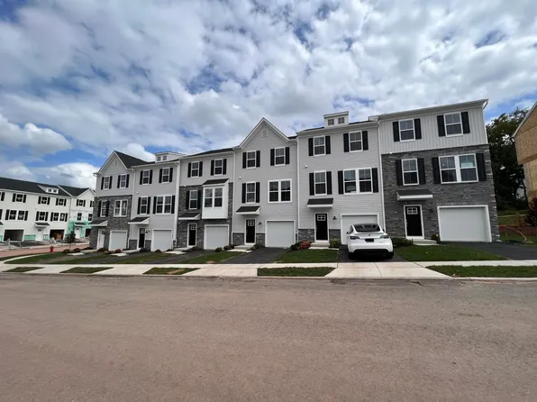 909 Magnolia Ln, Spring City, PA 19475