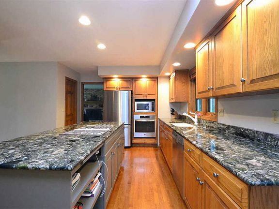5th image of 2594 Parkwood Dr