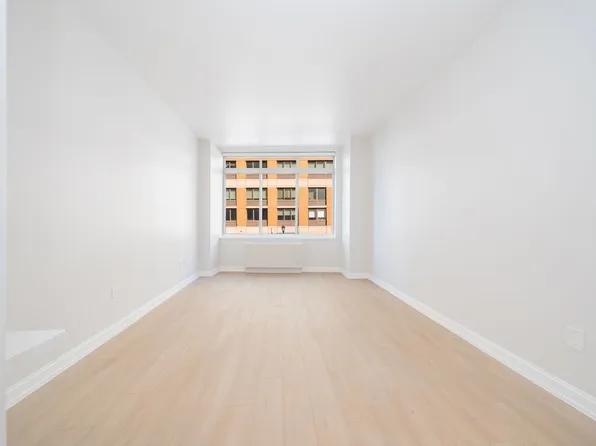 140 Riverside Boulevard image 1 of 25