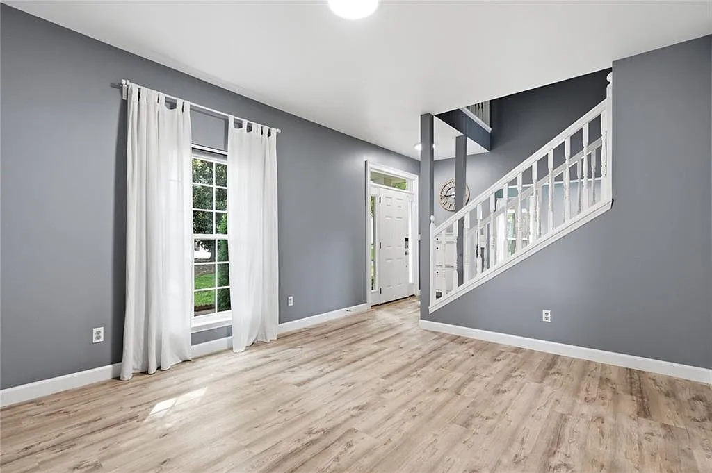 4 bed, 2.5 bath, 2536 sqft, $3,500 — Photo 4
