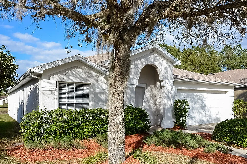 4 bed, 2.0 bath, 1936 sqft, $2,500 — Photo 2