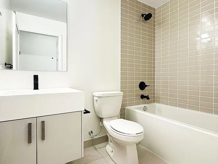280 Dundas St E #1613 — Photo 8