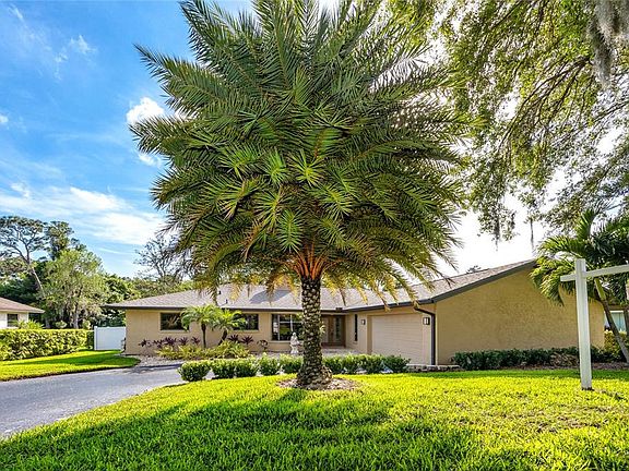 3rd image of 950 Rolling Hills Dr