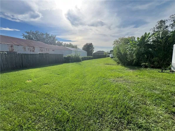 3512 Montesquieu St, Chalmette, LA 70043