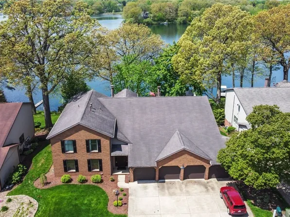 1819 Harbour Cir NW, Canton, OH 44708