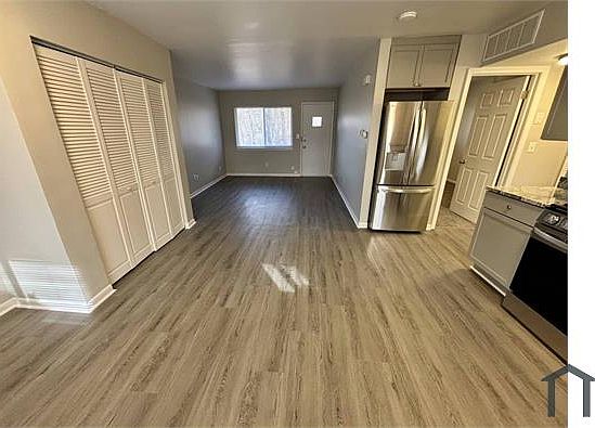 1st image of 121 Cherry Ct #121