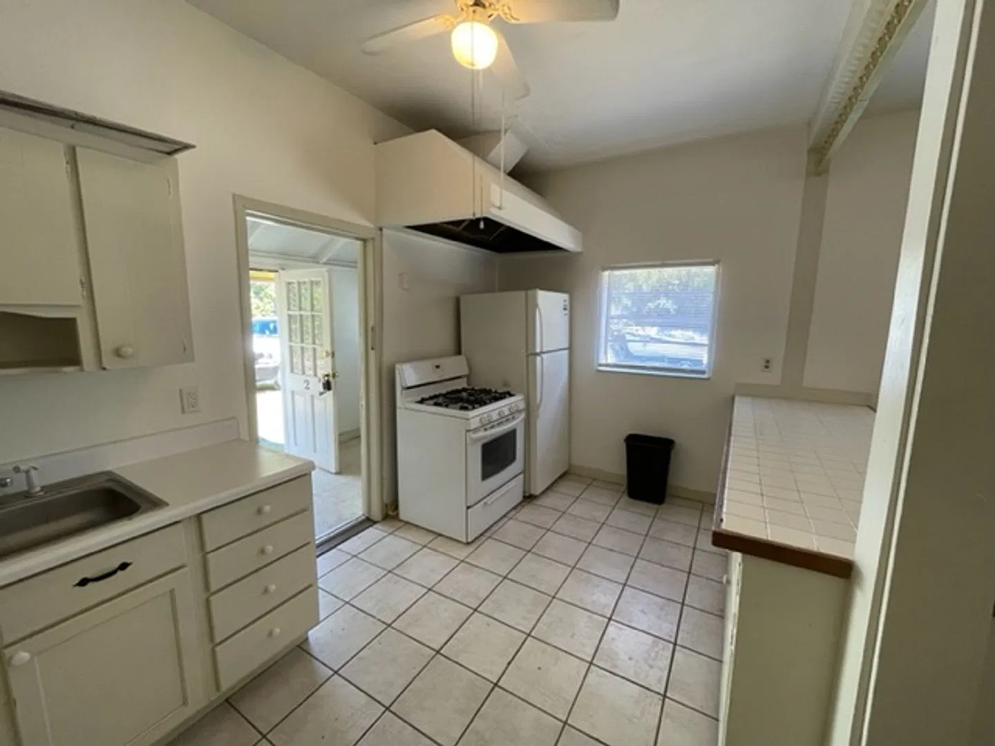 Large One Bedroom In Duck Pond Available in August — Photo 2