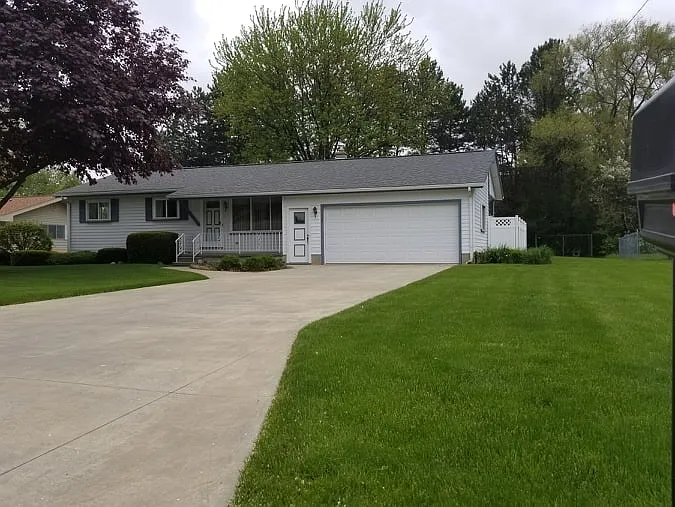 3433 Golfview Dr photo 1