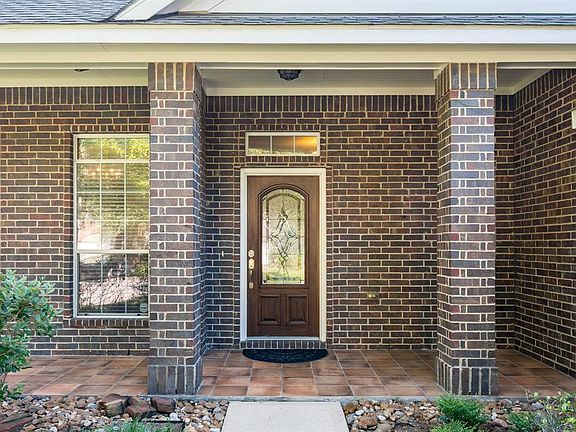 Large covered entry and tiled porch. Perfect for protecting guests and deliveries.
