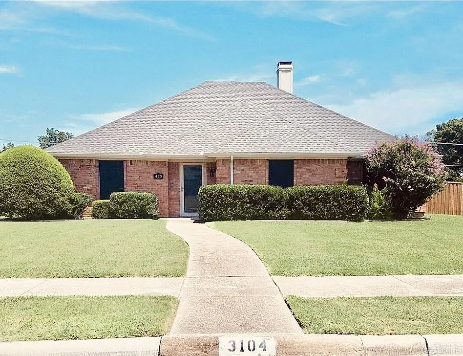 3104 Comanche Trl — Photo 1
