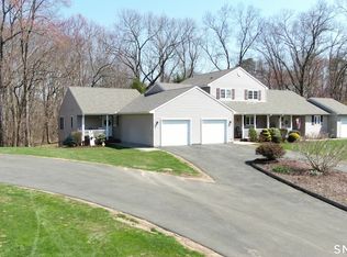 98 Dibble Hollow Ln #98, Windsor Locks, CT 06096