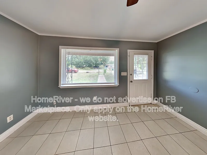 3 bed, 1.0 bath, 912 sqft, $1,495 — Photo 3