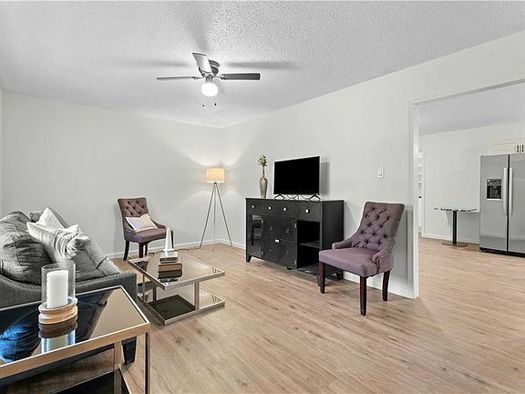 5th image of 5139 Guinevere Dr