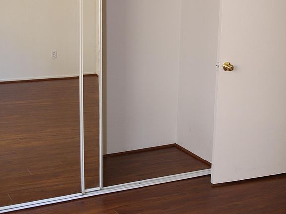 4th image of 18606 Collins St APT 4
