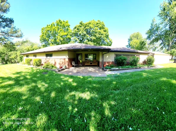 7 Edwards Ln, Belleville, IL 62223