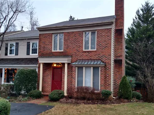 933 Huntwood Ln, Charlottesville, VA 22901