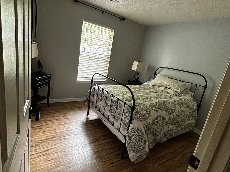 3831 Armitage Dr — Photo 14