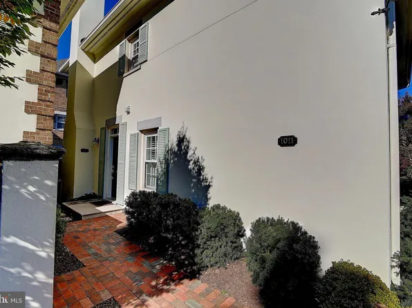 1011 N Pitt St, Alexandria, VA 22314