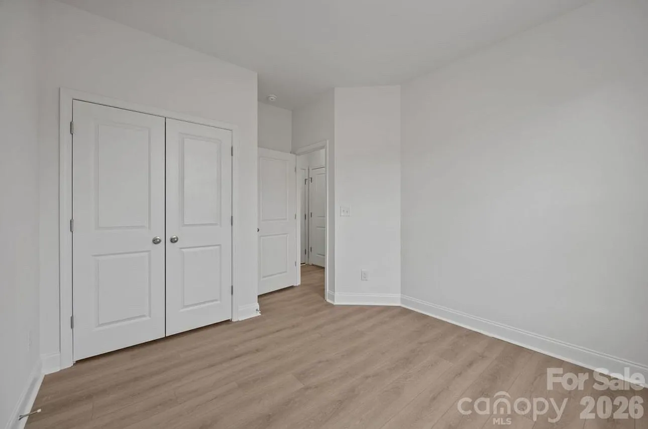 3 bed, 3.5 bath, 1913 sqft, $2,990 — Photo 4