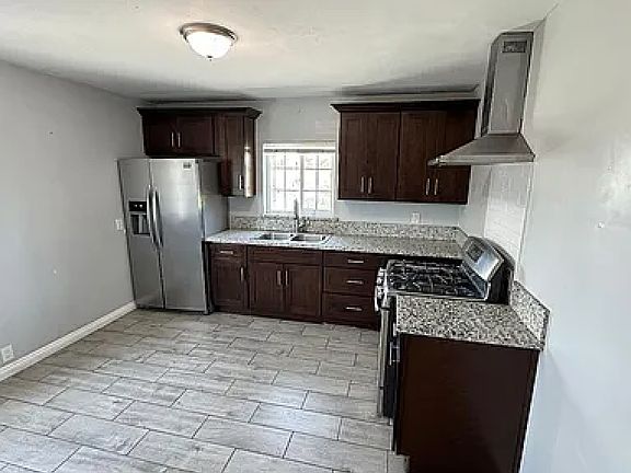 5th image of 2300 Lake St #C