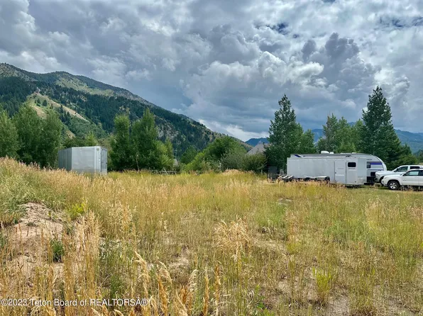 379 Wooden Spur Dr, Alpine, WY 83128