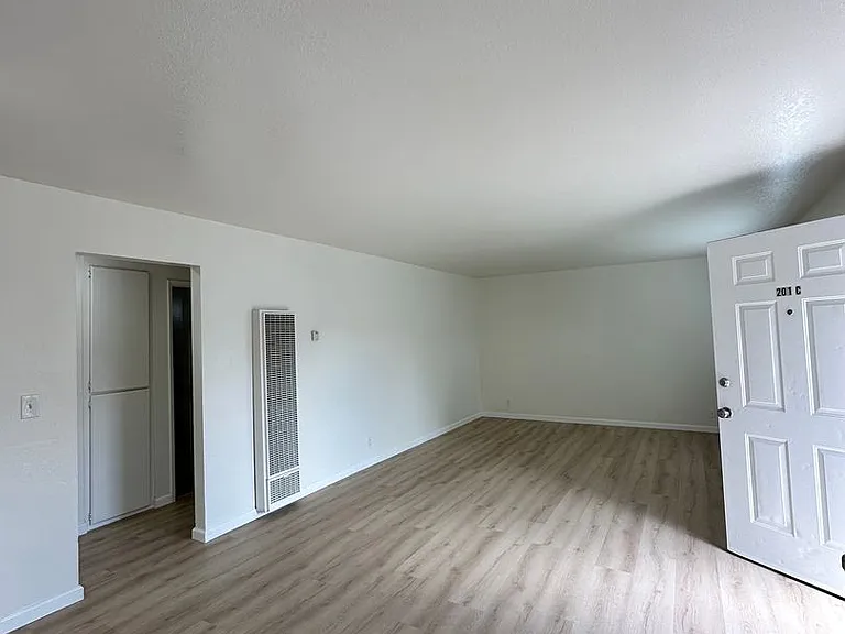 590 Stoney Ct — Photo 2