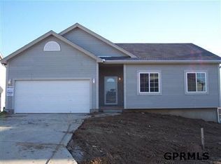 18207 Sun Ridge St, Omaha, NE 68136