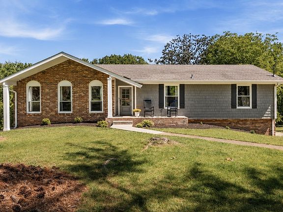 2nd image of 613 Oakwood Ter