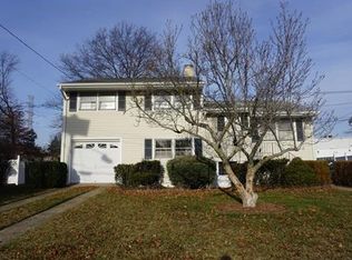 46 Webb Dr, Fords, NJ 08863
