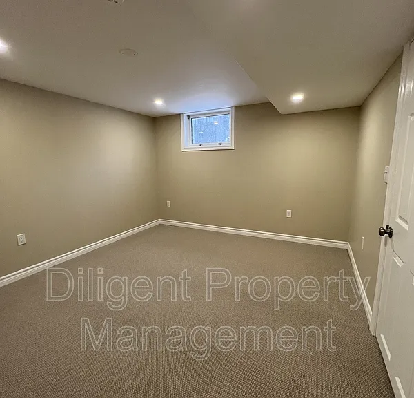 596 Garside Dr — Photo 30