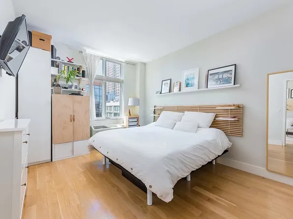 2-26 50th Avenue image 4 of 14