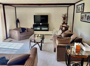 5481 Piccadilly Cir S, West Bloomfield, MI 48322