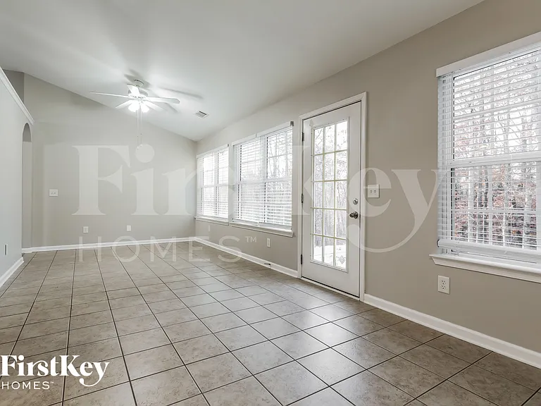 6732 Carriage Walk Ln — Photo 5