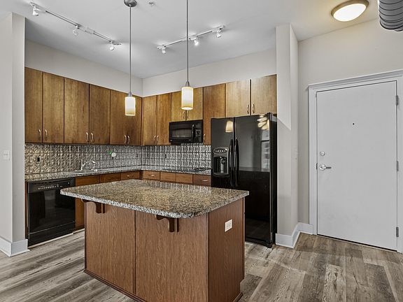 3rd image of 535 S Upper St APT 215