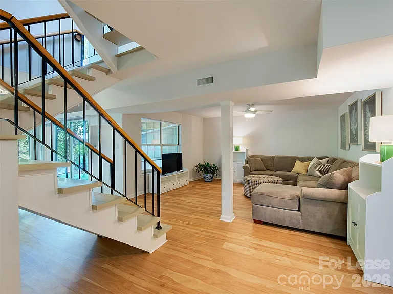 9006 Saint Thomas Ln — Photo 22