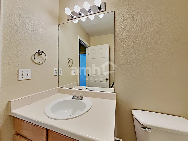 1638 S Buckley Way — Photo 12