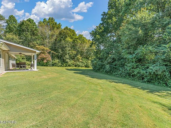3rd image of 2528 Peach Orchard Rd