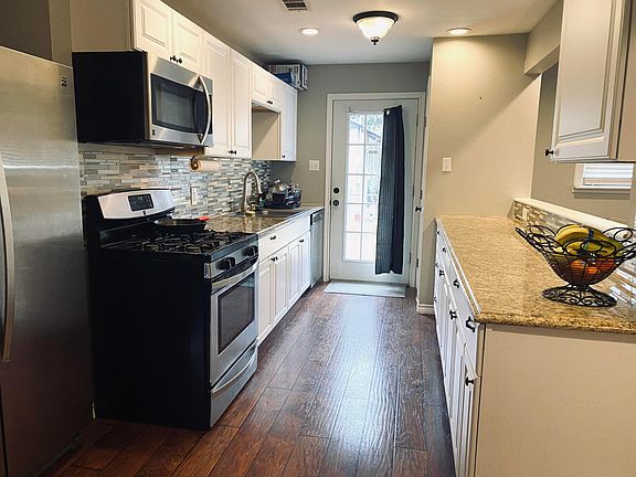 5th image of 5512 Thomas Ln