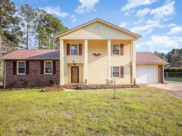 1502 Trevino Dr, Fayetteville, NC 28303