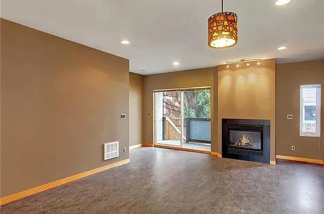 3 bed, 2.5 bath, 1220 sqft, $3,695 — Photo 1