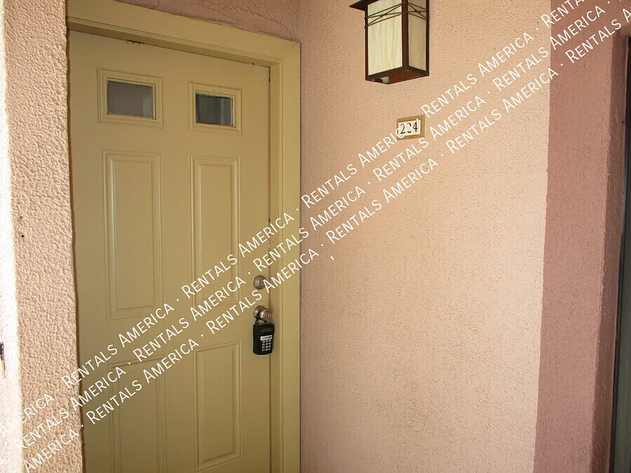 1 bedroom with washer and dryer! — Photo 2