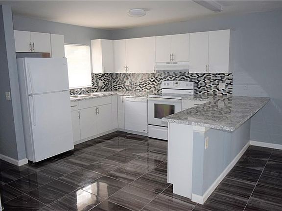 4th image of 2428/2430 Joe Ave S