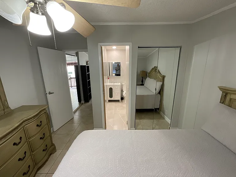 220 NE 12th Ave #1 — Photo 8