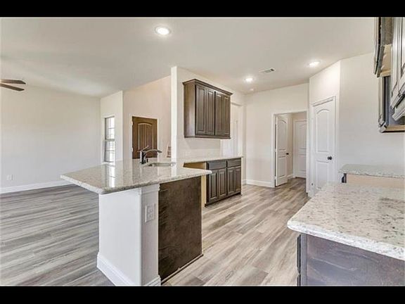 4th image of 6811 Topaz Dr