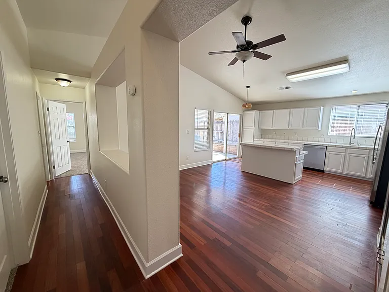 8319 Hemlock Ct — Photo 21