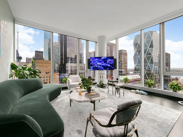 217 W 57th St #33F, New York, NY 10019