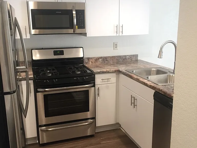 3bed,2bath townhome. Half off rent for January 2024! — Photo 2